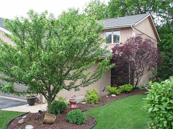 2nd image of 750 Tulip Ln