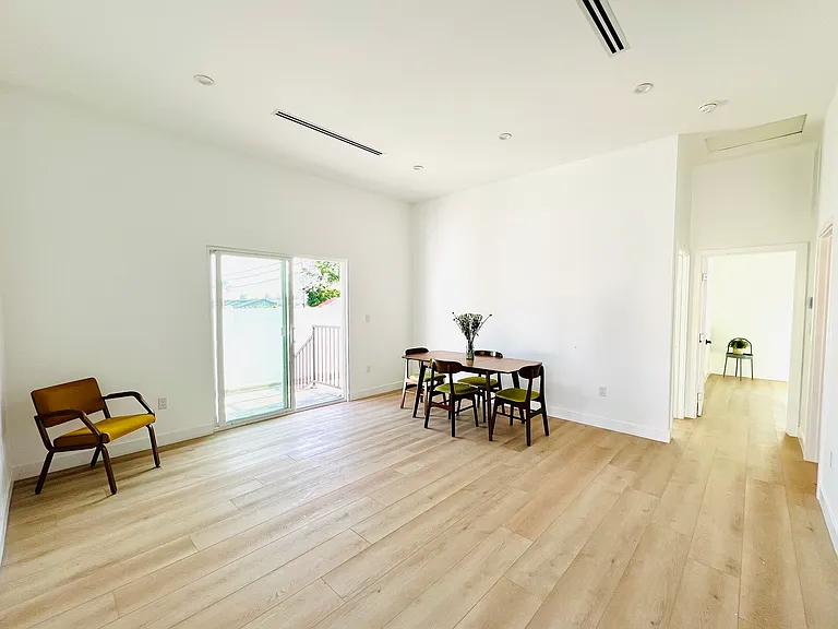 1025 3/4 Nolden St #3/4 — Photo 10
