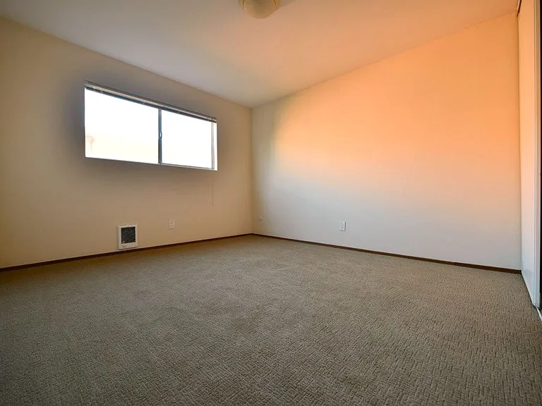 2537 Regent St — Photo 15