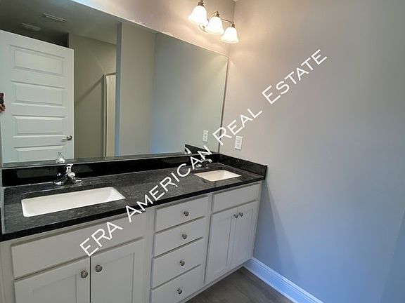 3rd image of 1002 Grace Ln