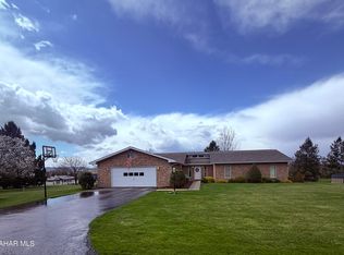 604 Sunset Dr, Martinsburg, PA 16662