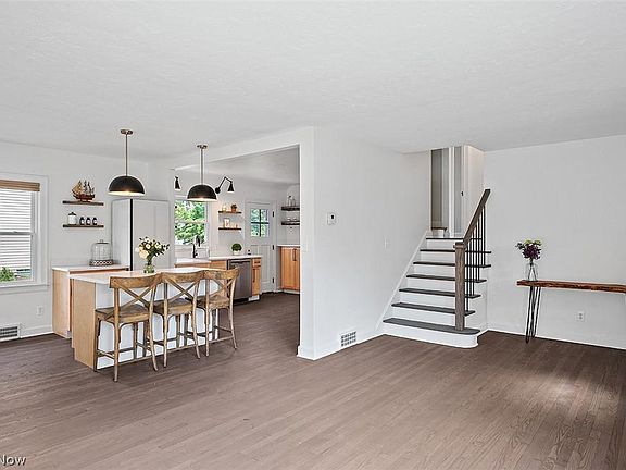 4th image of 114 Lakeview Dr