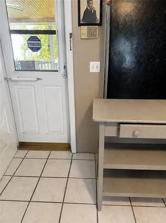 2 bed, 1.0 bath, 829 sqft, $2,400 — Photo 4