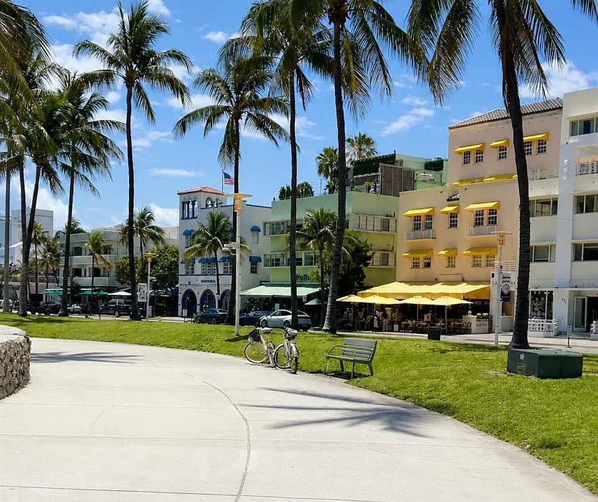 901 Collins Ave
