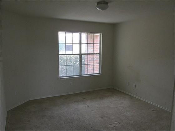 3rd image of 8911 Aspen Trace Ln