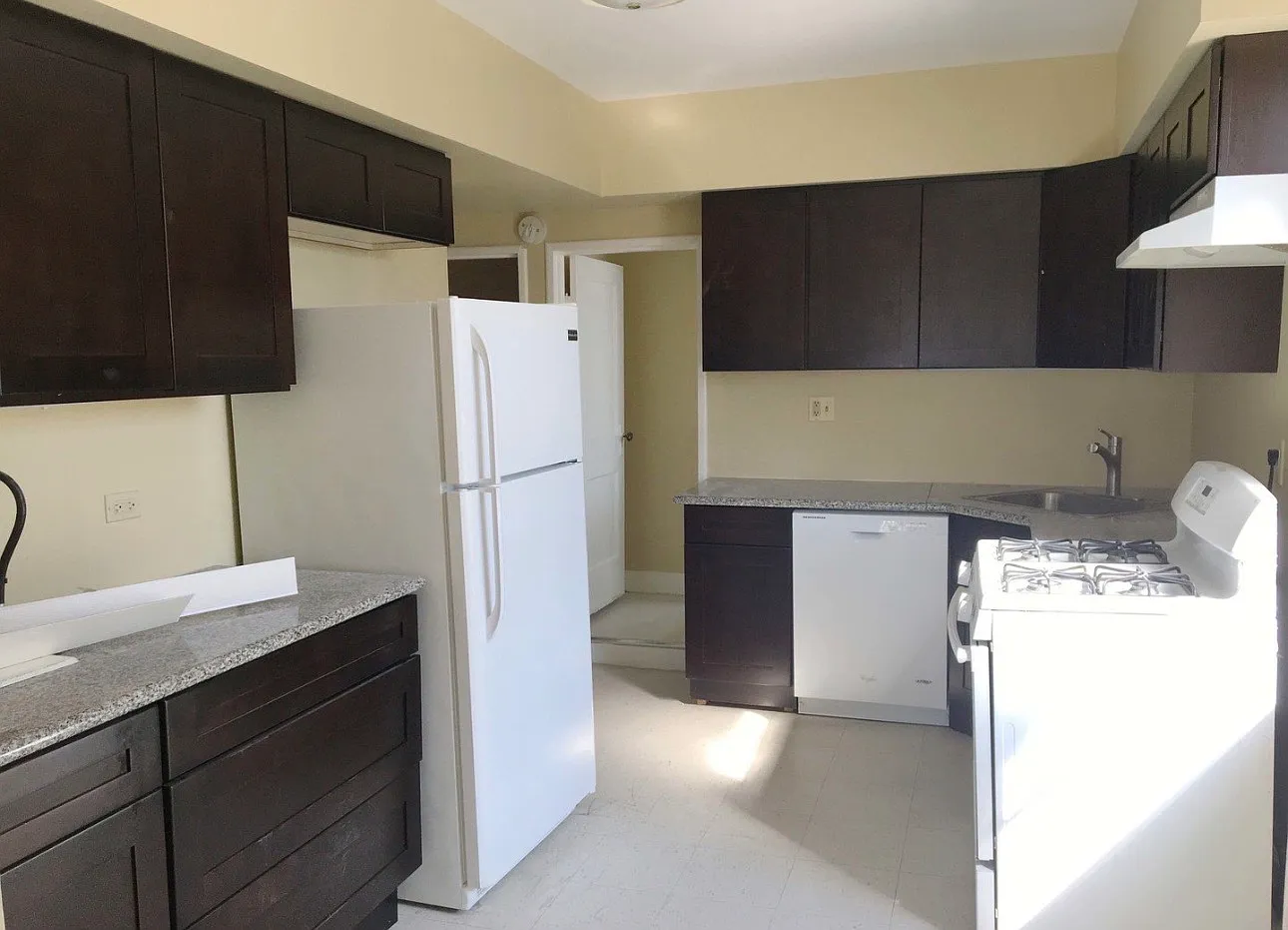 2 bed, 850 sqft, $1,645 — Photo 3