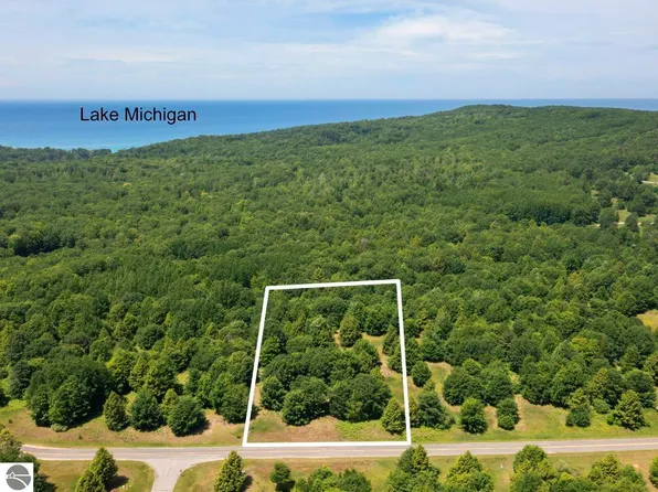 Smith Rd, Onekama, MI 49675
