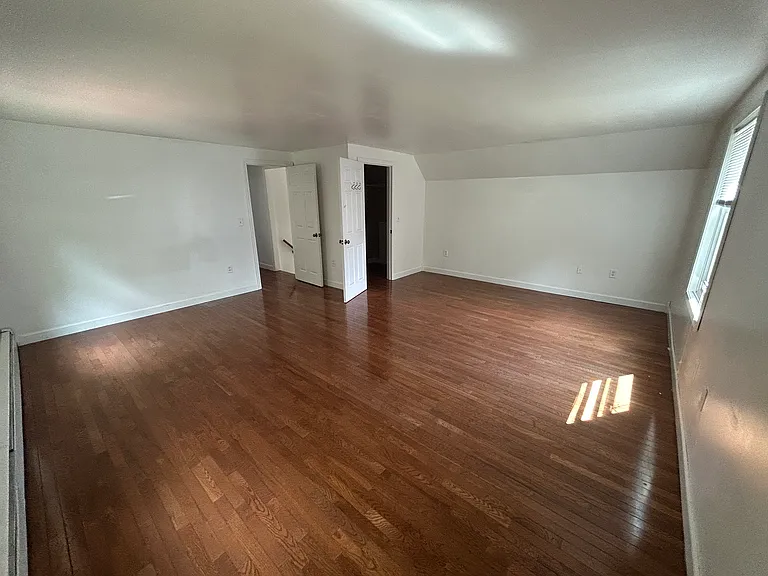 498 Plantation St — Photo 5