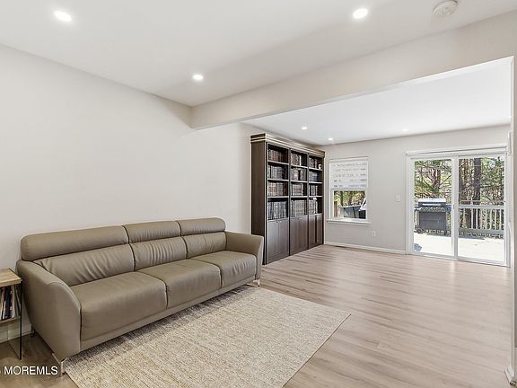 3rd image of 90 Aspen Court