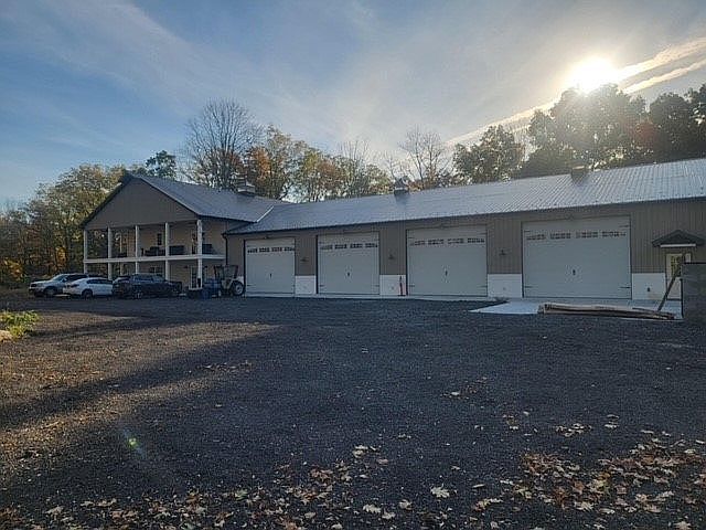 2nd image of 32 Mud Pond Rd