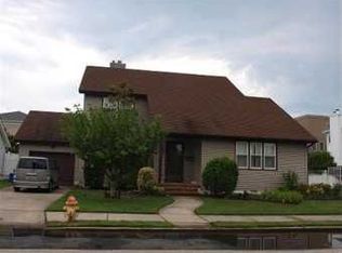 8212 Lagoon Dr, Margate, NJ 08402