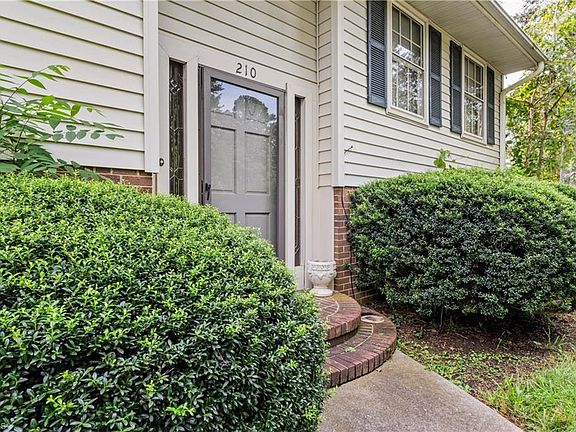 3rd image of 210 Knoxwood Rd