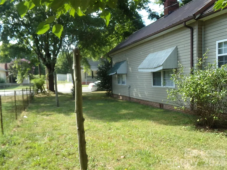 729 Spruce St — Photo 25