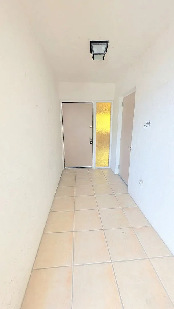 Annual Unfurnished 2/1 Condo Island Life — Photo 3