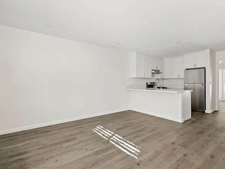3150 Rockview — Photo 4