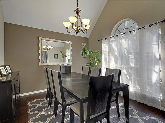 5th image of 6123 Ginita Ln