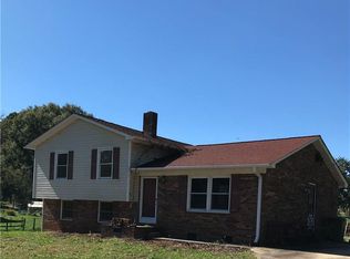 211 Green Meadows Dr, Lexington, NC 27292