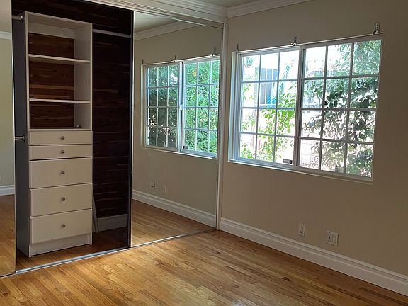 BEDROOM: LARGE WINDOW & BUILT-IN DRAWERS/SHELVES - MIDDLE TRIPLE MIRROR CLOSET