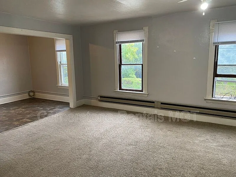 3 bed, 2.0 bath, $1,075 — Photo 3