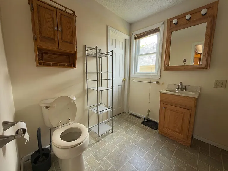 246 E Mason St — Photo 11