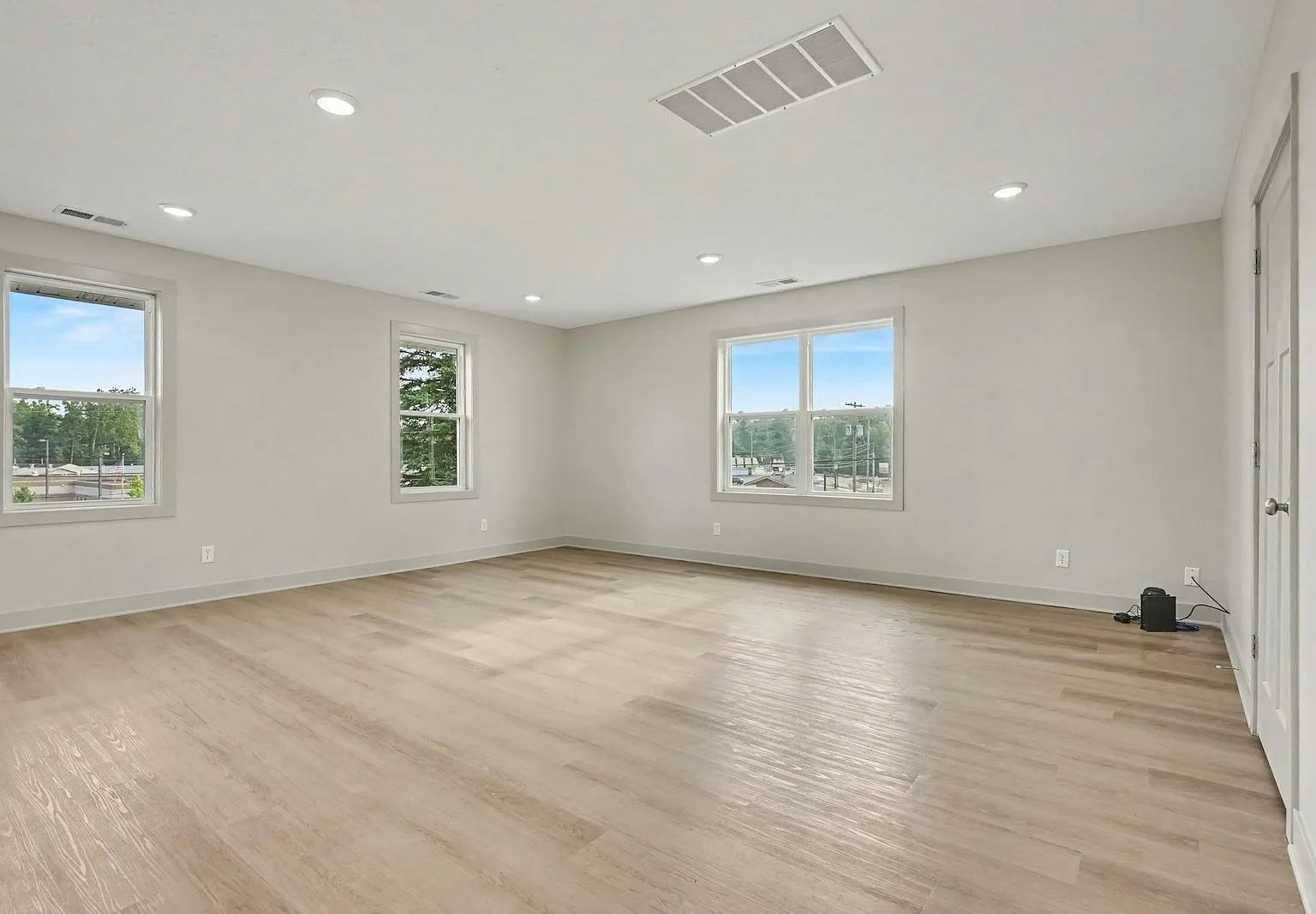 201 Monroe Street, Unit 2 — Photo 3