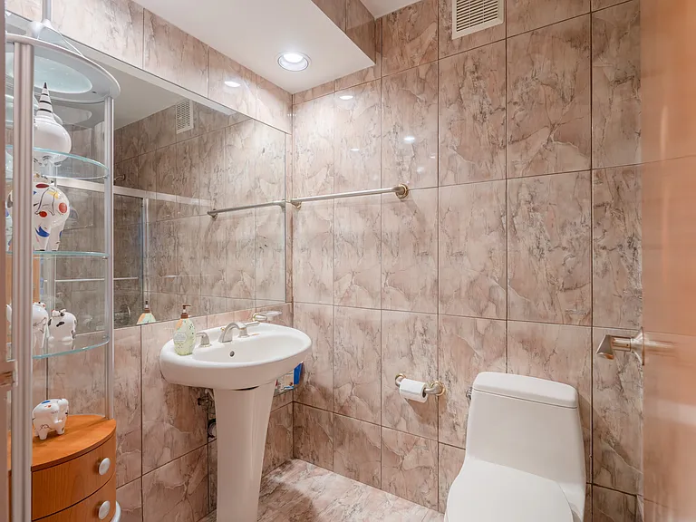 200 Winston Dr #718 — Photo 18