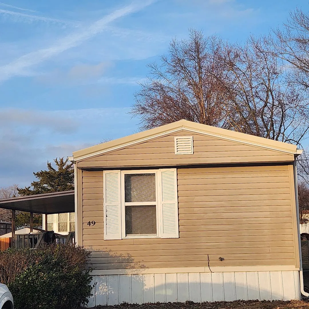 3 bed, 980 sqft, $1,200 — Photo 2