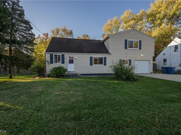 2060 Beach Dr, Akron, OH 44312