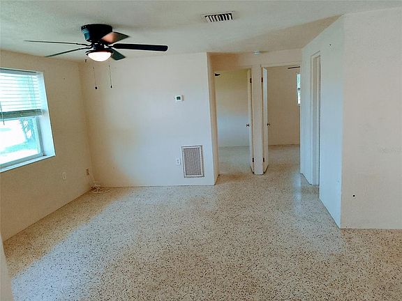 4th image of 385 Pelican Rd