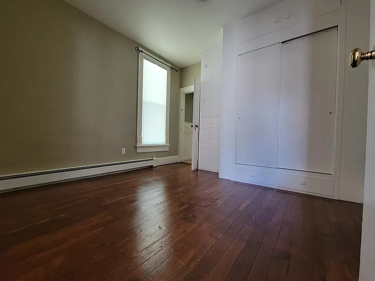 629 W Oak St — Photo 7