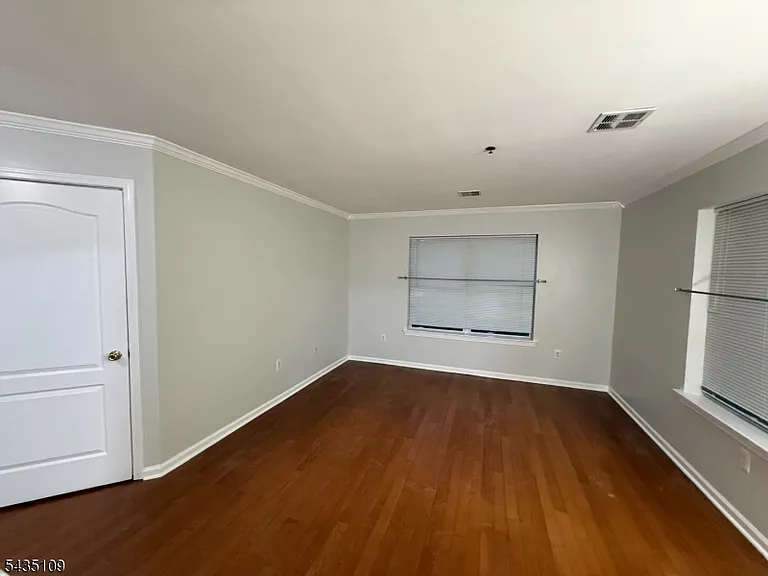 901 Stuyvesant Ave #110 — Photo 8