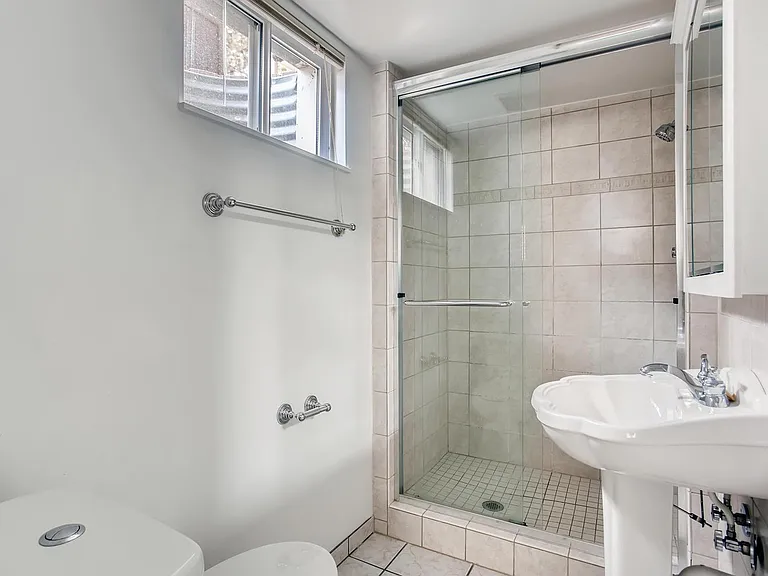 7997 E Jefferson Ave — Photo 15