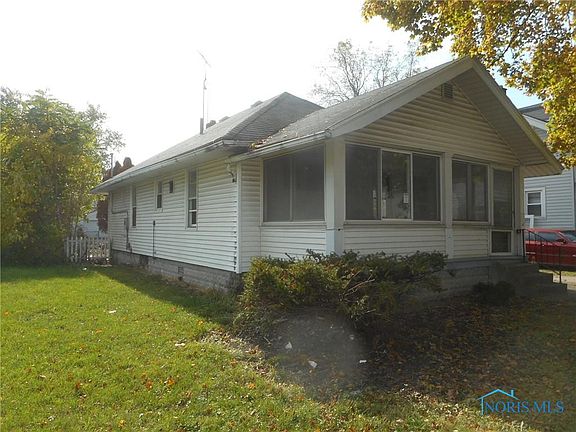 2nd image of 904 Woodward Ave
