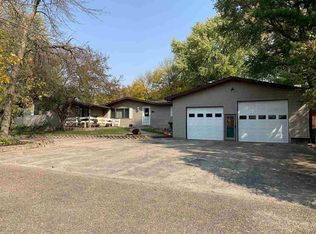 211 1st St S, Hazleton, IA 50641