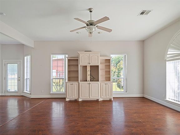 5th image of 10513 S Santa Fe Ave