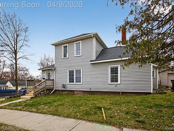 4th image of 217 Maple Ave