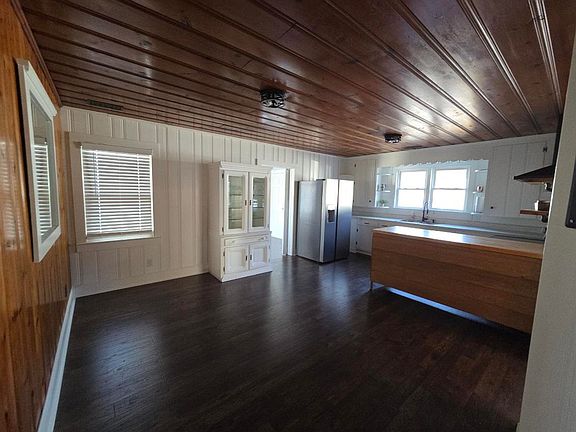 5th image of 209 Bartlett Ave