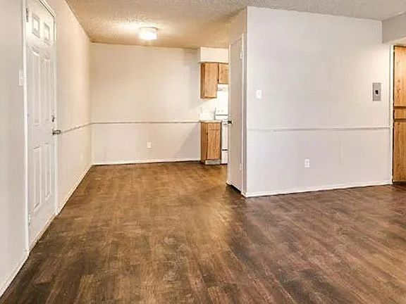 3rd image of 1900 W Broadway Ave #23b4b8ddc