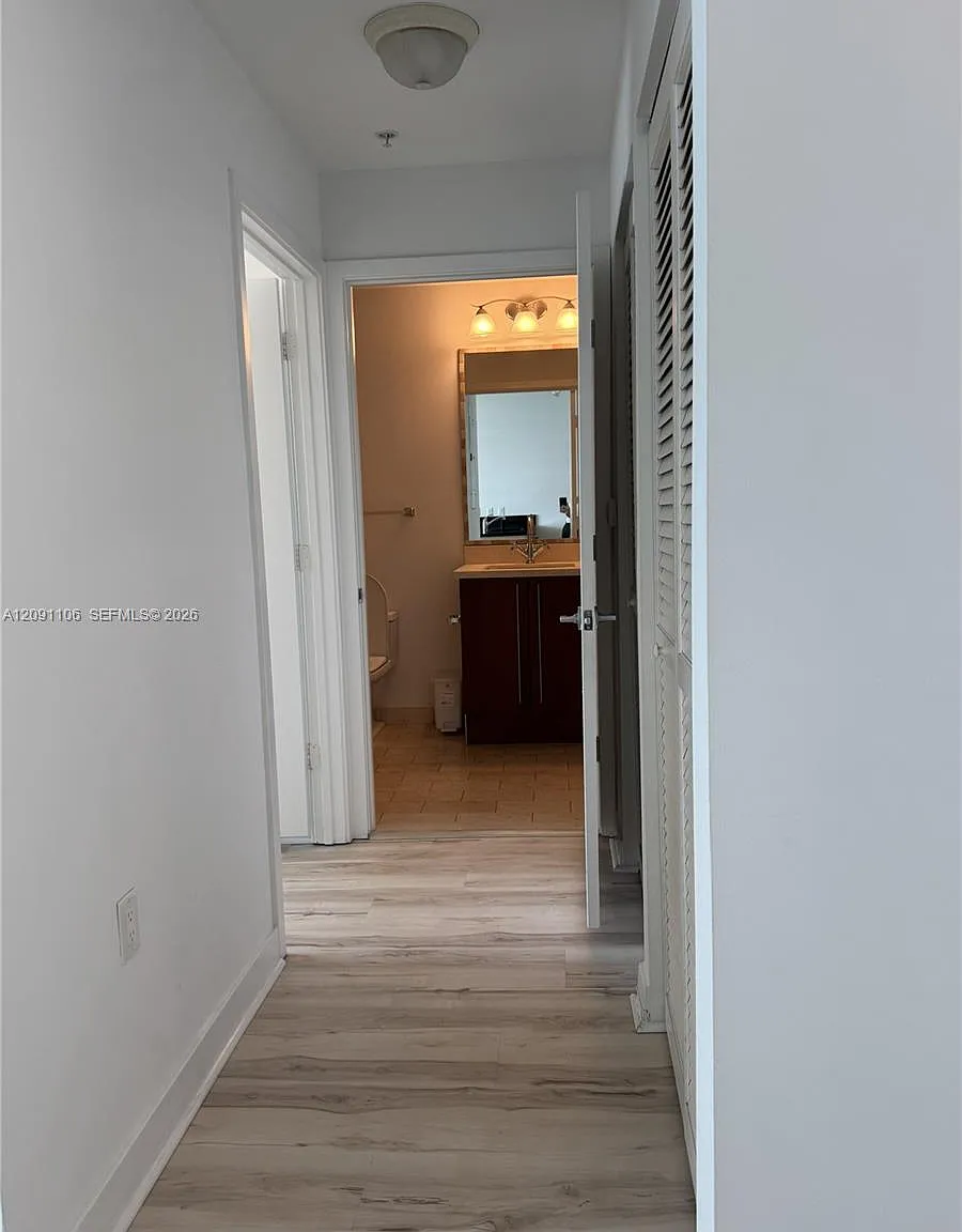 The Axis On Brickell Cond — Photo 4