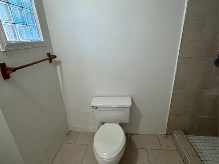 2811 NE 2nd Ter #3 — Photo 7