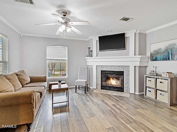 4th image of 139 Stoneburg Dr