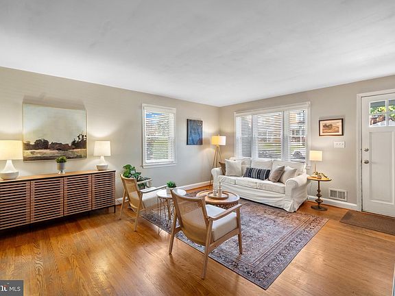2nd image of 30 Shady Nook Ave