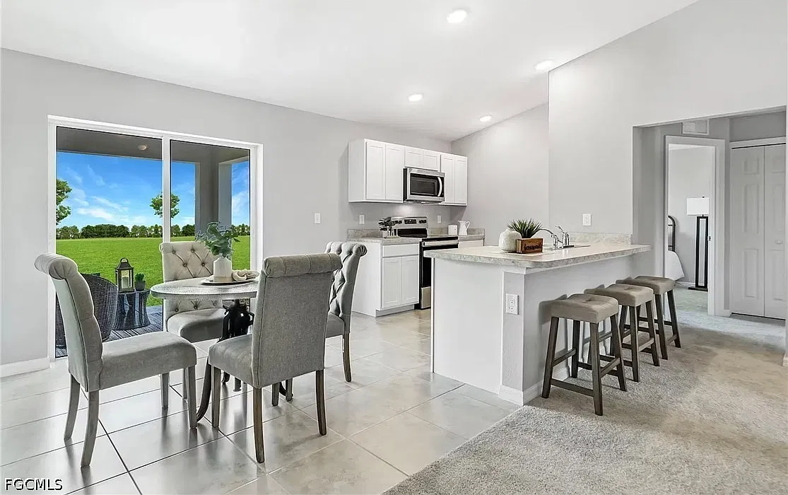 3 bed, 2.0 bath, 1286 sqft, $1,800 — Photo 2