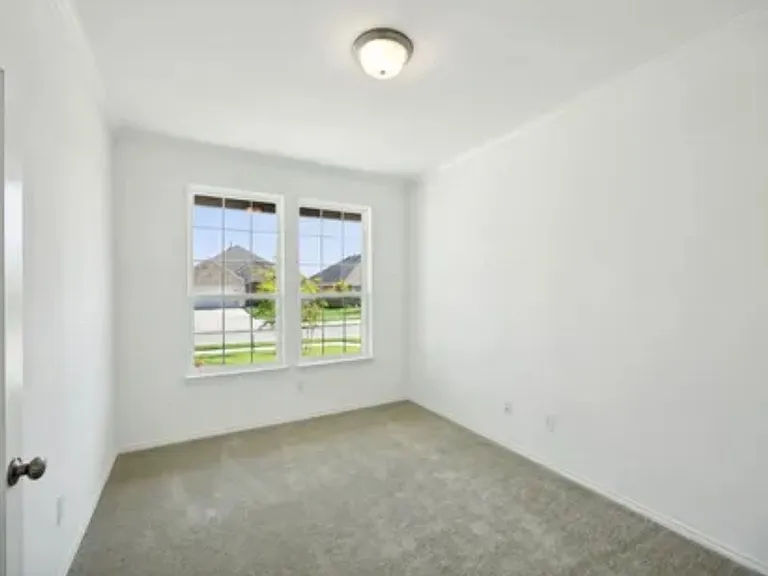 701 Union Dr — Photo 8