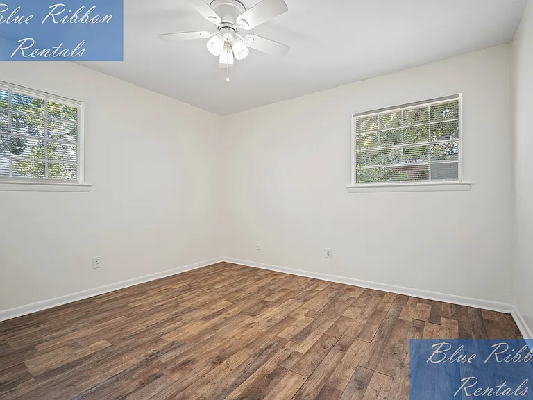 2712 Moot Ave — Photo 15