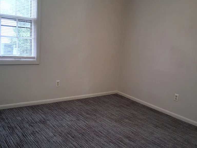 303 Allen Dr — Photo 10