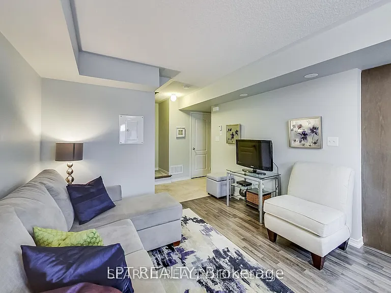 Post Rd — Photo 7