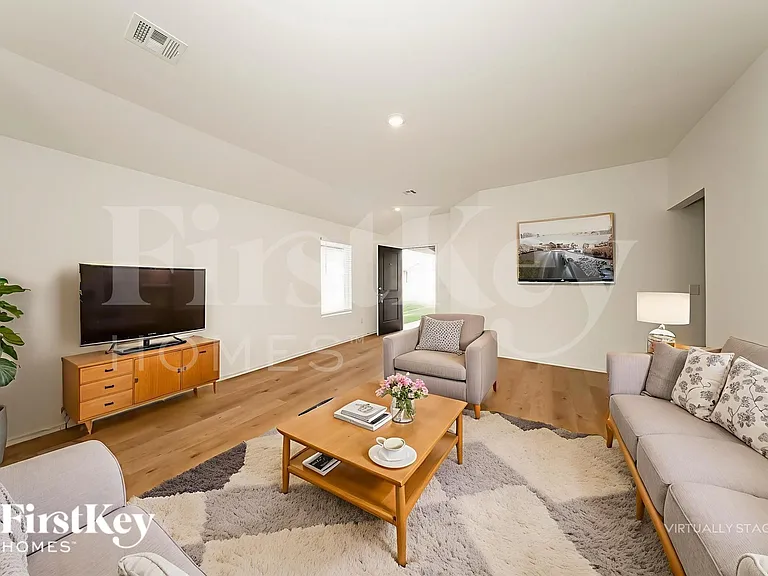 421 Kale Rd — Photo 5