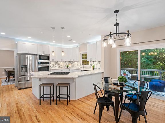 3rd image of 3728 Spicewood Dr