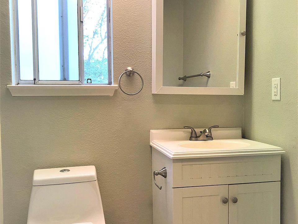 1st image of 223 W 21st St #1